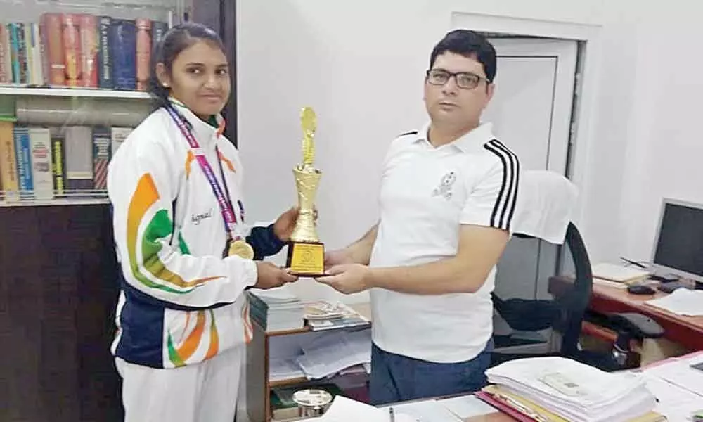 Khammam: Woman constable felicitated for bagging 3 medals in sports events