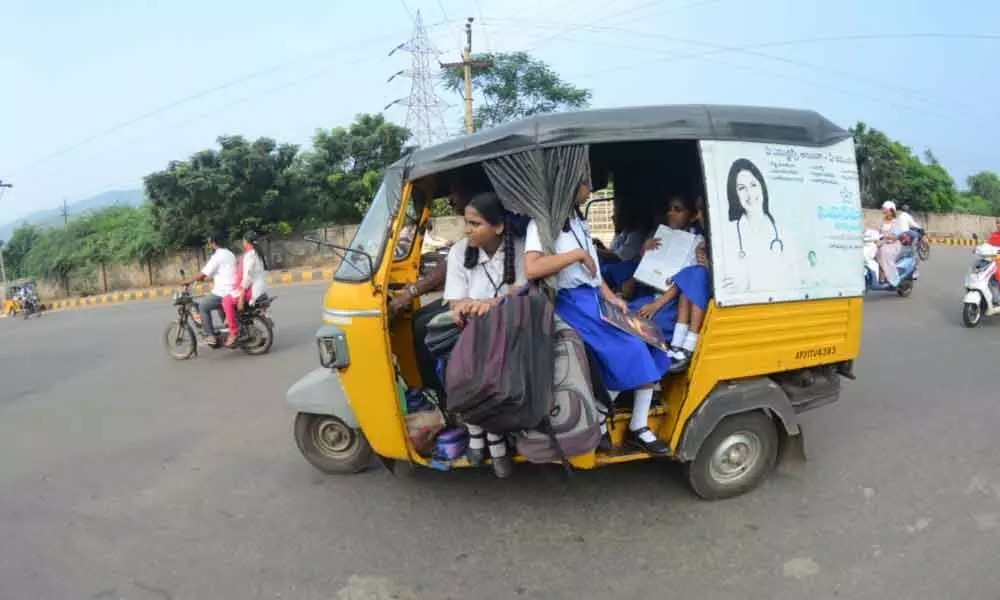 Overloaded auto-rickshaws continue to pose threat in Visakhapatnam