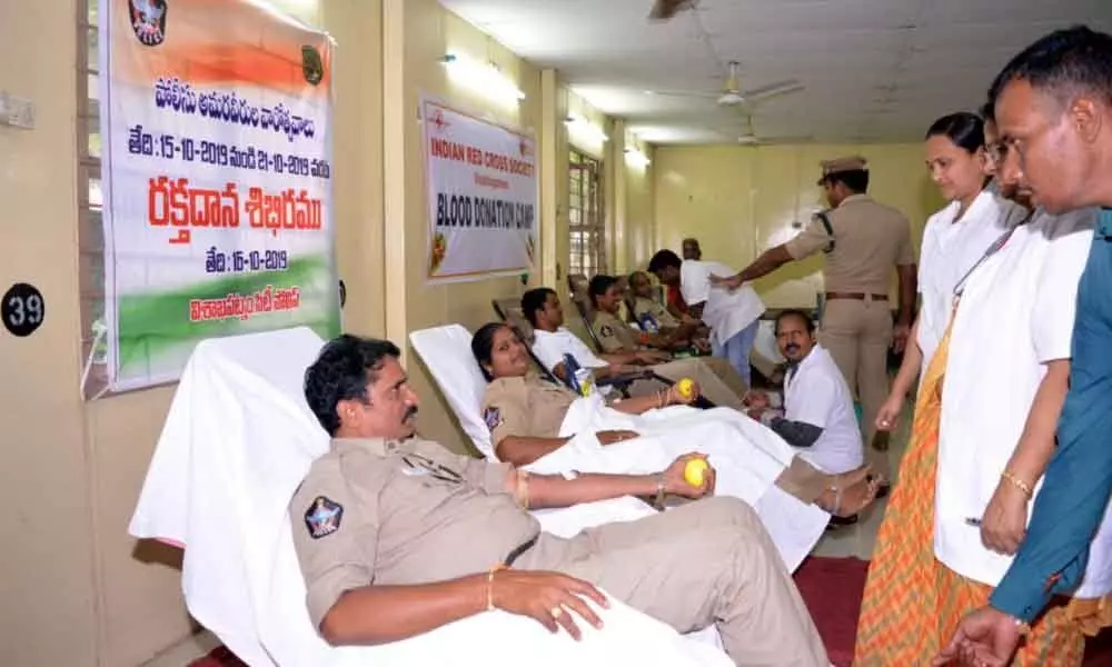 Cops donate blood in Visakhapatnam
