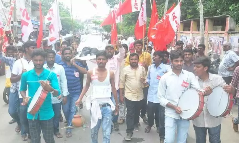 Mock funeral of KCR staged on 12th day of TSRTC strike