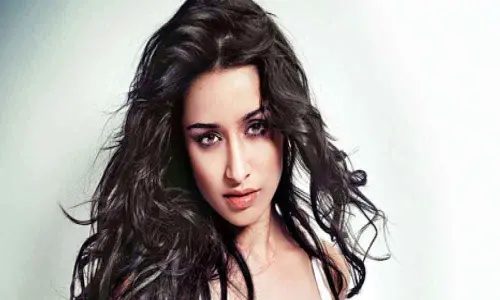 Shraddha awestruck with brothers song