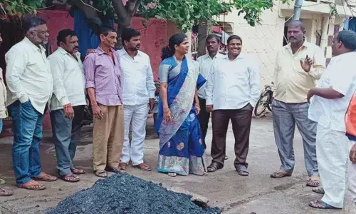 Corporator Saraswathi conducts inspection