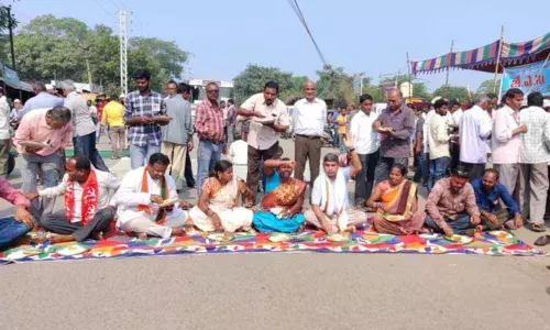 Asifabad: Congress conducts Vanta Varpu