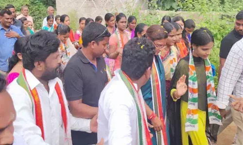 Congress leaders seek votes