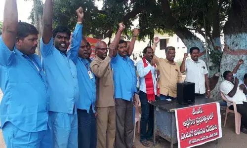 Municipal workers support TSRTC strike