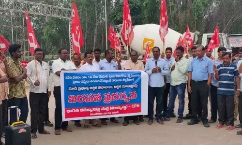 Narendra Modi government looting poor to fill pockets of big investors