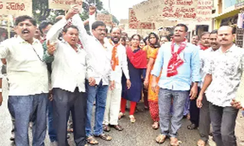 Politicos warn CM not to precipitate matters