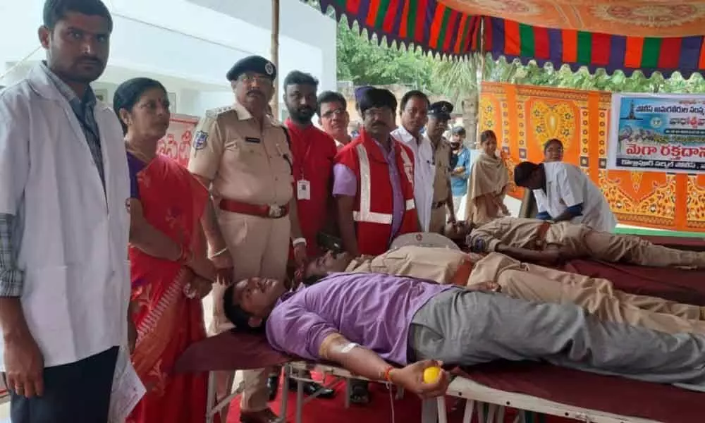 Cops organize blood donation camp in Kollapur