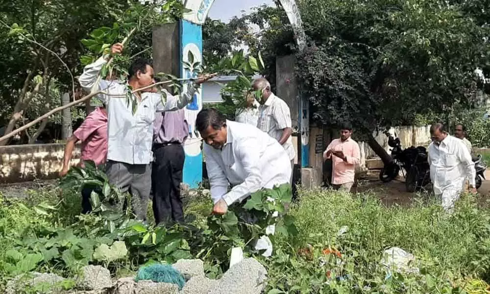 Shramdaan cleans up govt school