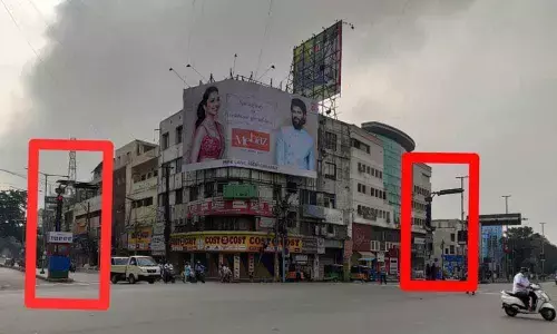 Where red, green lights act in unison