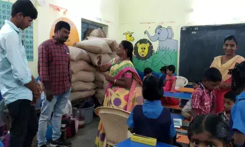 SFI checks infrastructure in government schools in Vijayawada