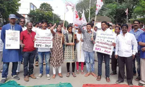 SFI protests at Kushaiguda depot
