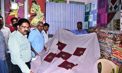 MLC urges people to give boost to handlooms in Eluru
