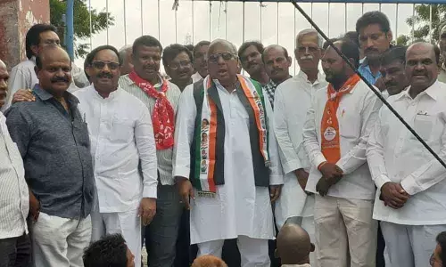 V Hanumantha Rao extends support to RTC strike