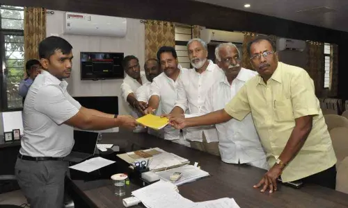 TDP opposes replacing old NTR statue  in Chittoor