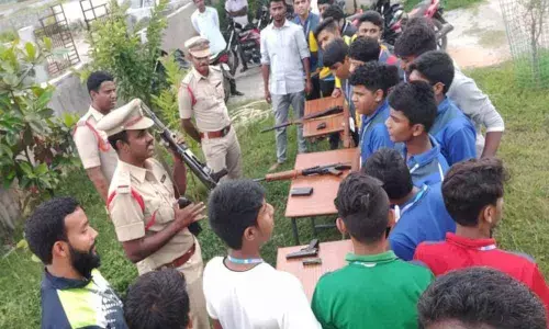 School students visit police station