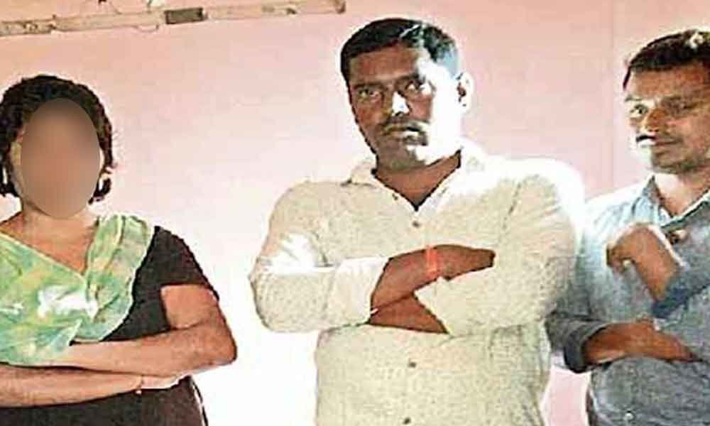 Prostitution Racket Busted In Hyderabad 4 Held 4292