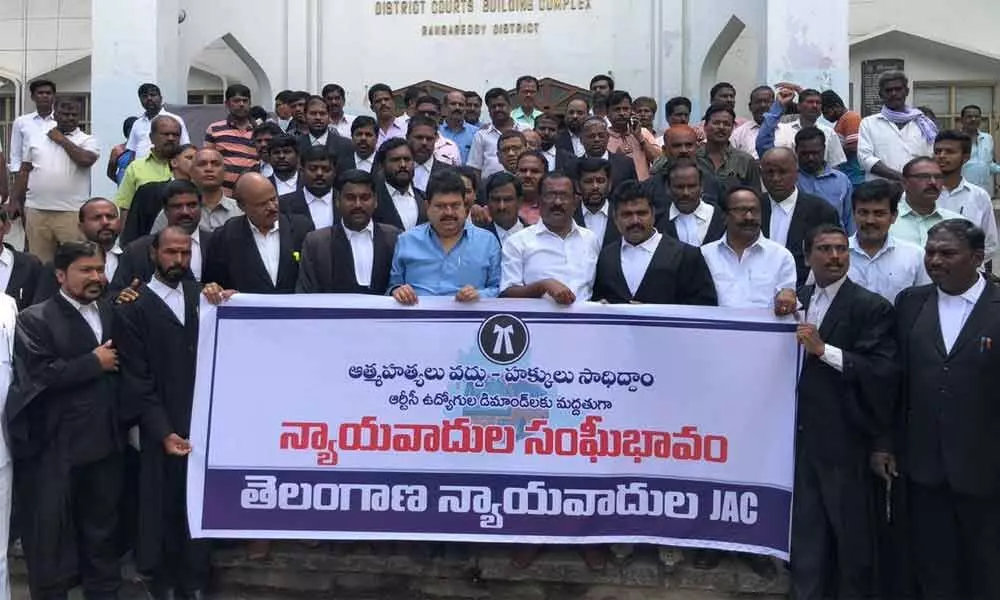 Rangareddy court advocates staged protest in support of RTC employees stir