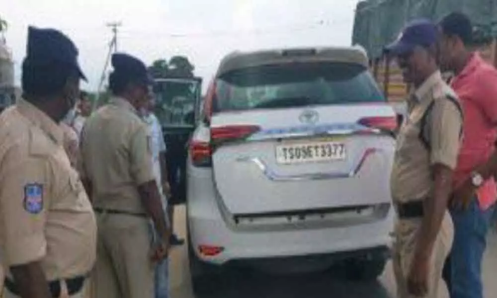 Huzurnagar: Jagadish Reddys vehicles checked at SST check post