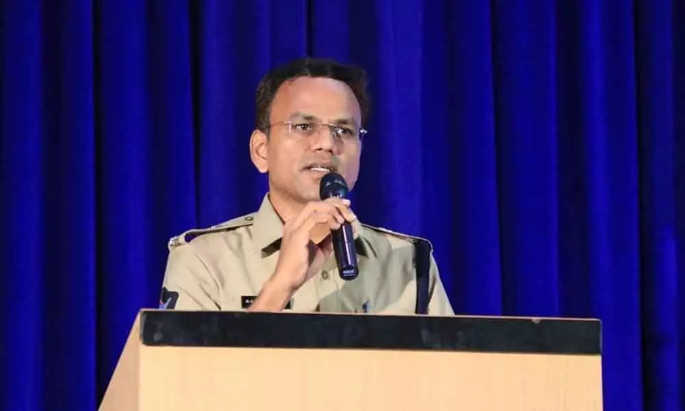 Strive to meet  expectations of people, SP tells cops