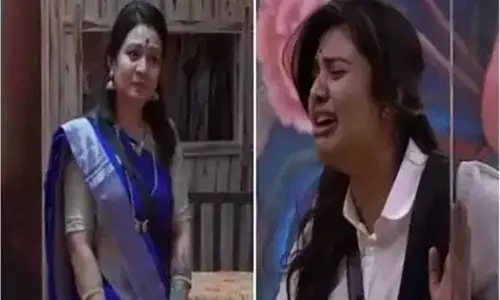 Sreemukhis mother in Bigg Boss