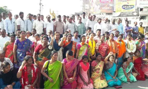 Karimnagar: RTC staff woes explained through Oggu Katha