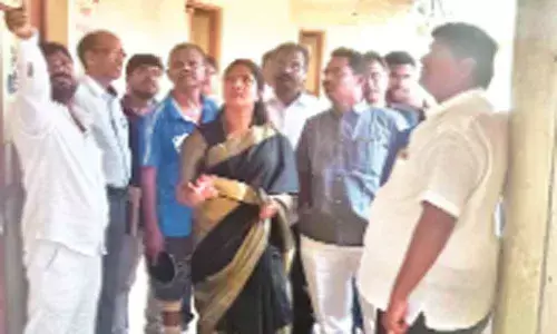 Officials told to solve issues at stadium