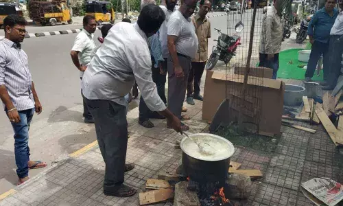 TSRTC CCS staff holds Vanta Varpu
