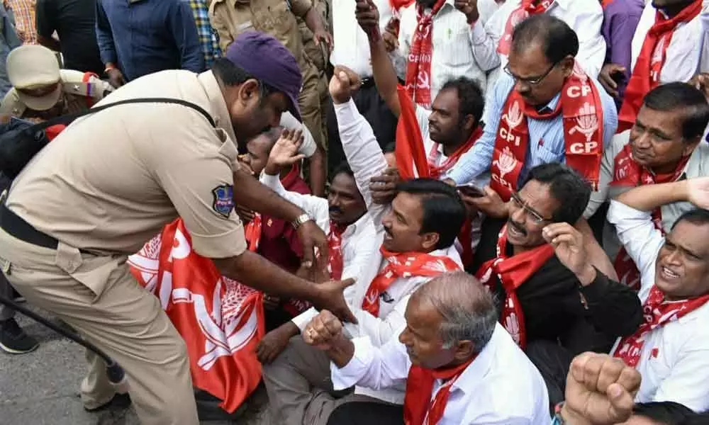 TJS, TDP leaders held for protesting at Jubilee bus stand