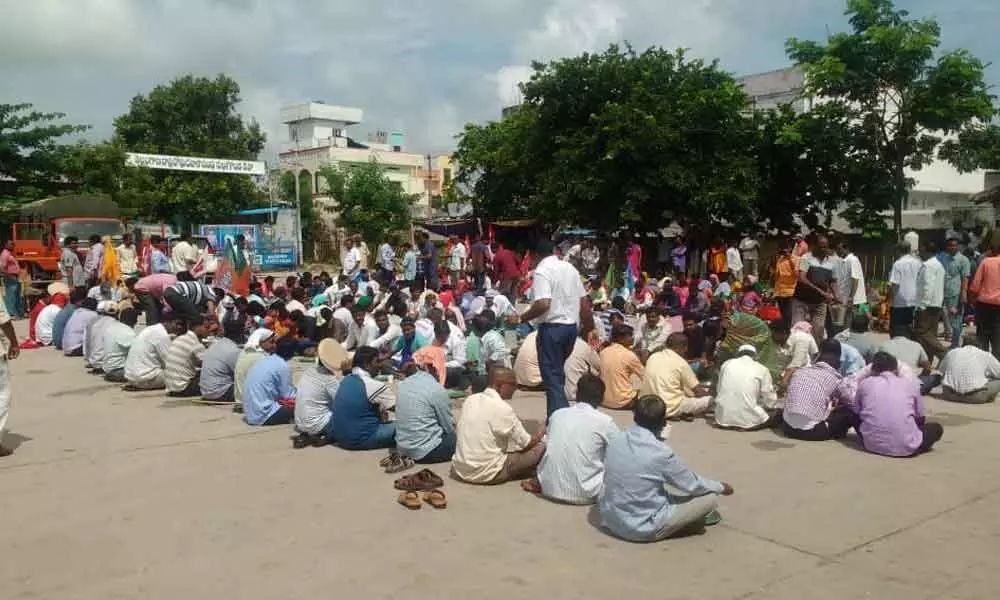 TSRTC bandh: Mass lunch organised in Nalgonda