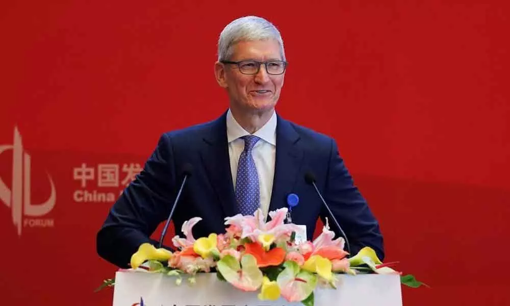 Apples Cook meets China regulator after pulling Hong Kong app