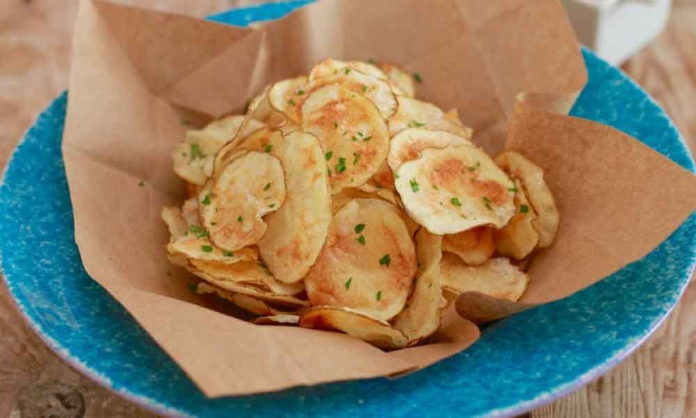 How to make potato chips crispy again