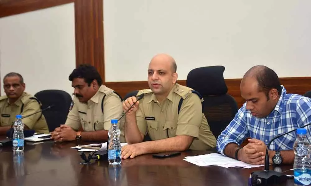 SP holds meet with families of police martyrs  in Kakinada