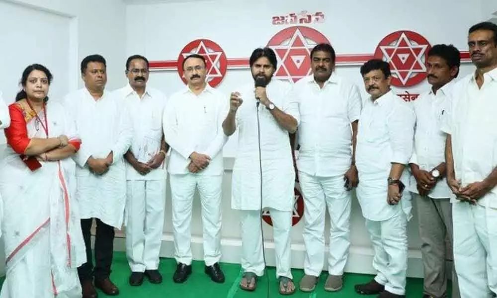 Pawan to take part in Padayatra with building workers in Vizag