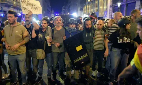 Catalan leaders demand talks with Madrid as thousands protest again