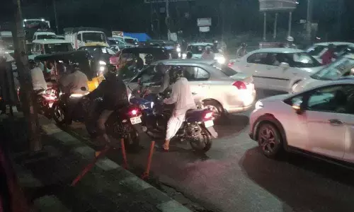 Traffic chaos at Bowenpally Junction