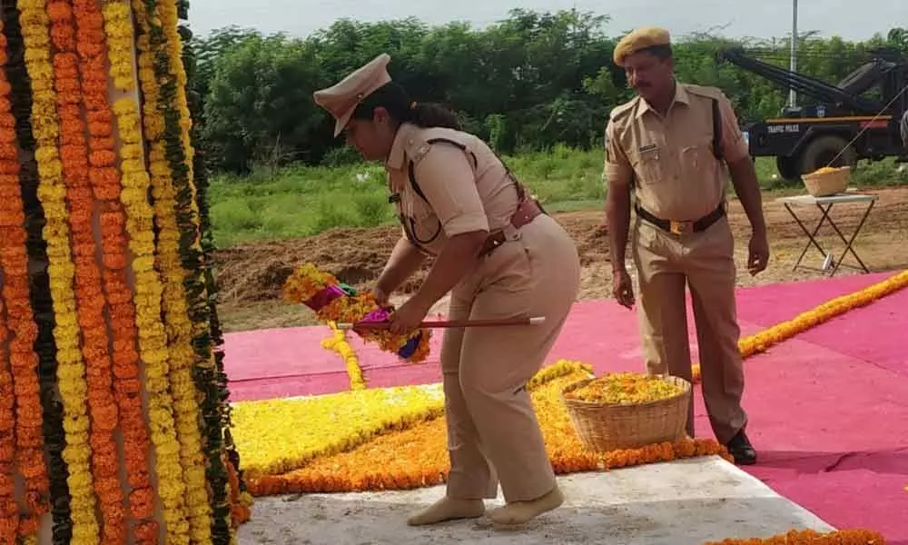 Additional SP Pujitha Neelam pays tributes to martyrs