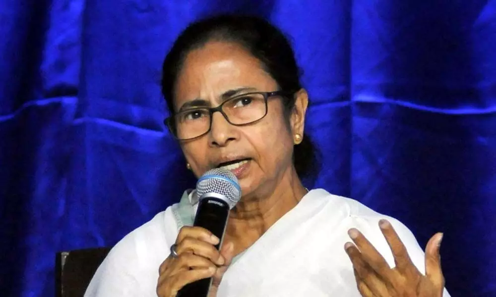 Mamata Banerjee assures Farooq Abdullah that she would stand by him