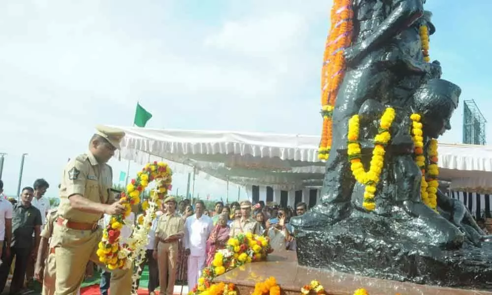 SP Attada Babujee pays respects to police martyrs in Visakhapatnam