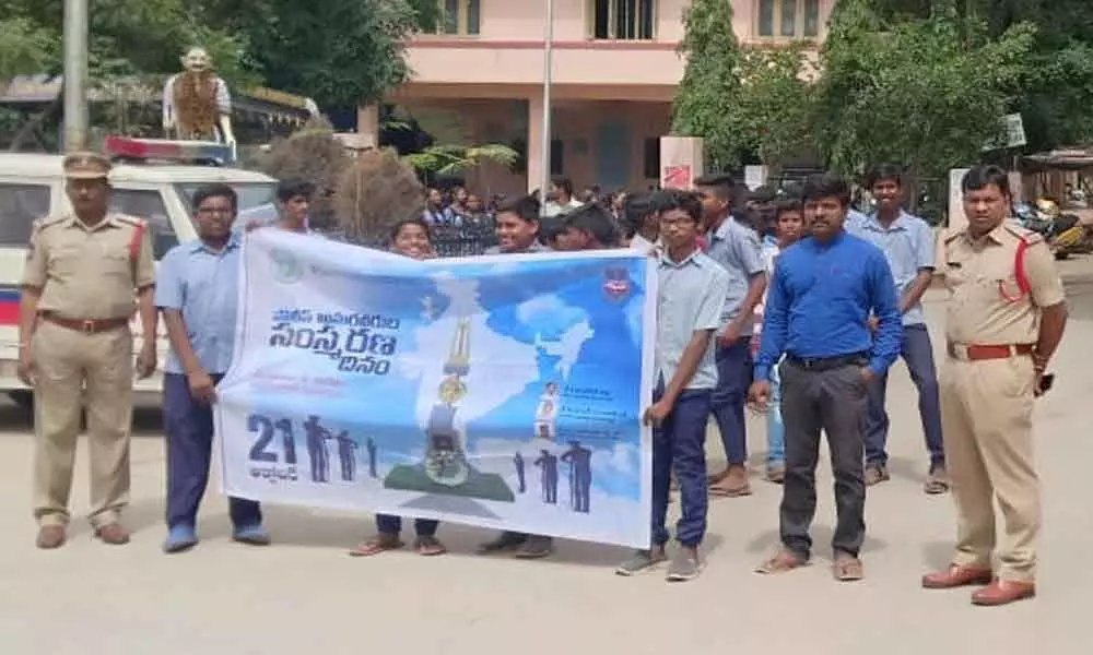 Students pay tributes to police martyrs