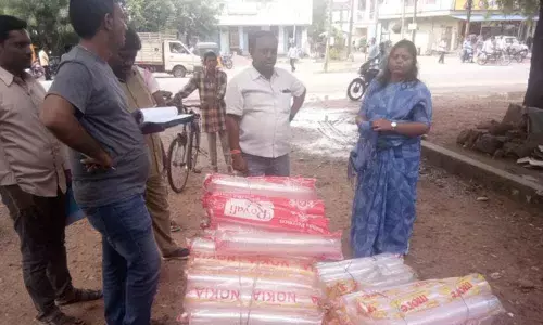 Civic chief conducts surprise inspection in Mancherial