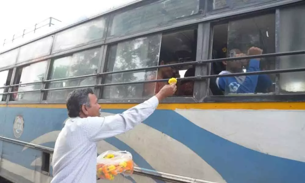 Nalgonda: Ordeal for passengers continue as agitating staff hamper bus services