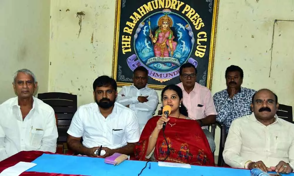 TDP mulls hunger strike over sand scarcity in Rajamahendravaram