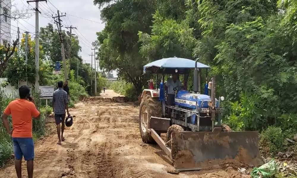 Citizens build road on their own