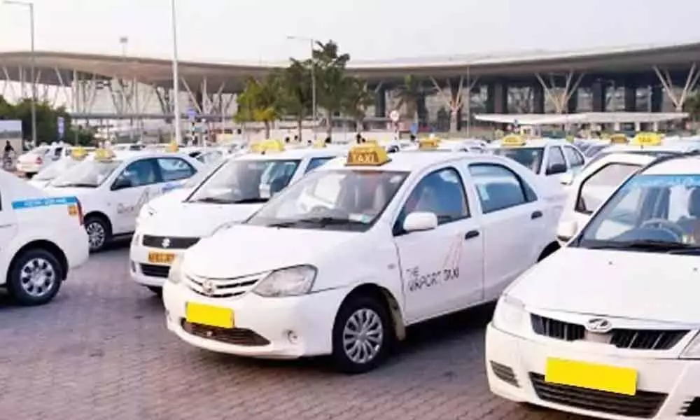 Delhi: Cab driver dupes US national of  90,000