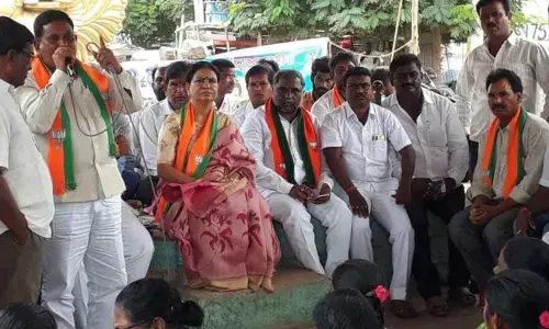 Violent incidents mark day 18 of RTC strike in Mahbubnagar