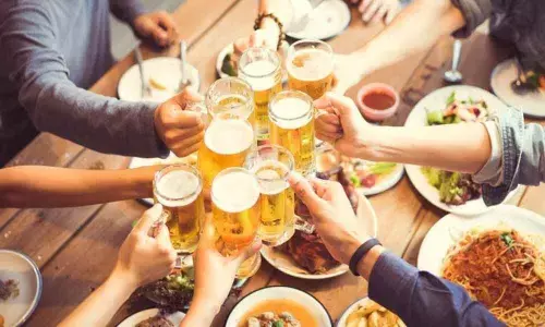 TS Govt collects Rs 7.1 cr as liquor licence fee