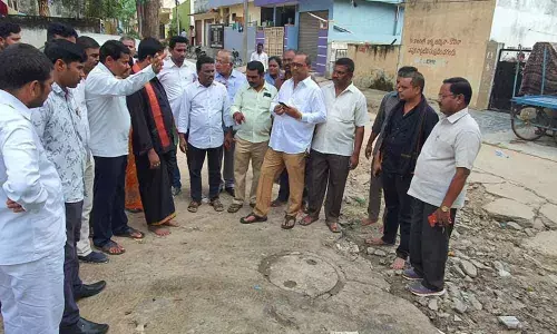 Corporator Dodla Venkatesh Goud on padayatra to know civic issues