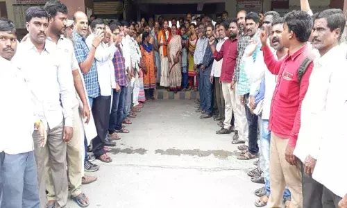 Corporator Pannala Kavya Harish Reddy joins RTC JAC protest