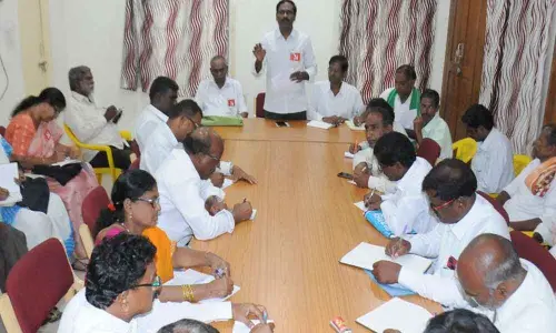 Rythu Sangham slams TS  govts anti-farmer stance